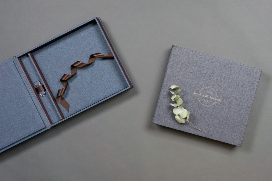 Professional album set and USB with pre-designed cover